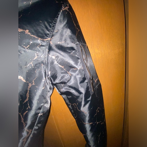 Black windbreaker - Picture 8 of 8